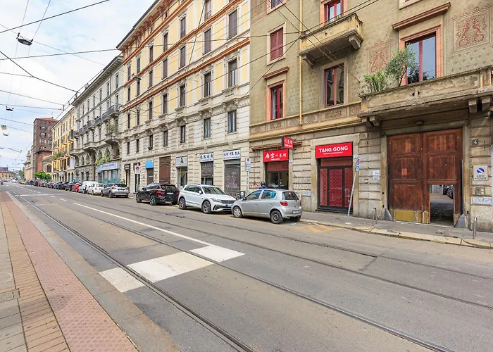 Peaceful, In The Center Of Garibaldi Train Station Brera *