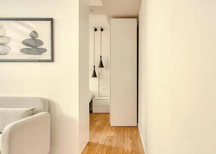 Hostmate - - Imperia's Warm - Romolo Iulm * Mailand