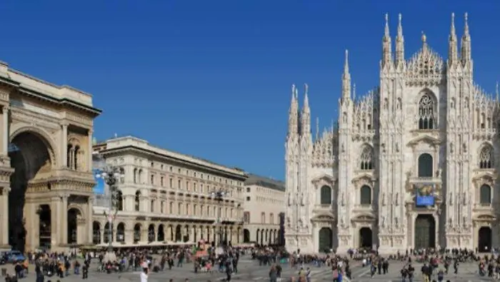 Duomo Cathedral Apartment Milan