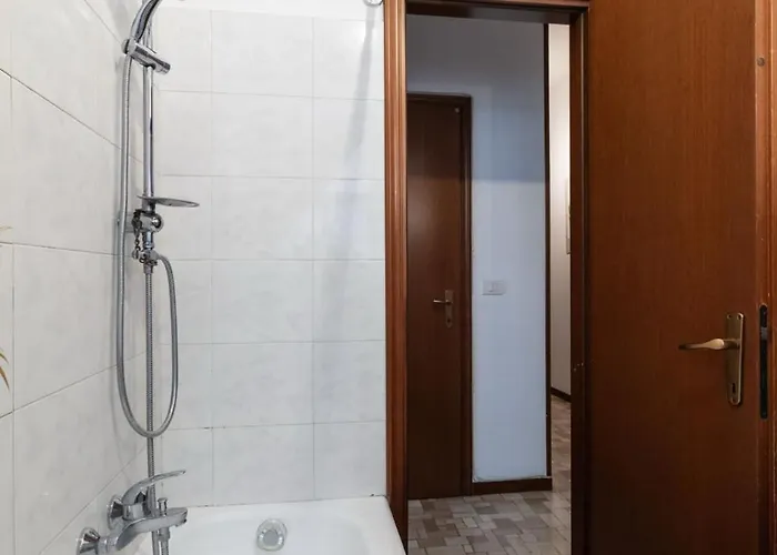 Entire Home/apt In Near Fairs And Navigli Apartment *