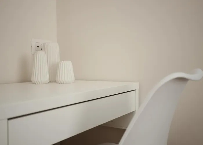 Hostmate - - Imperia's Prism - Romolo Iulm