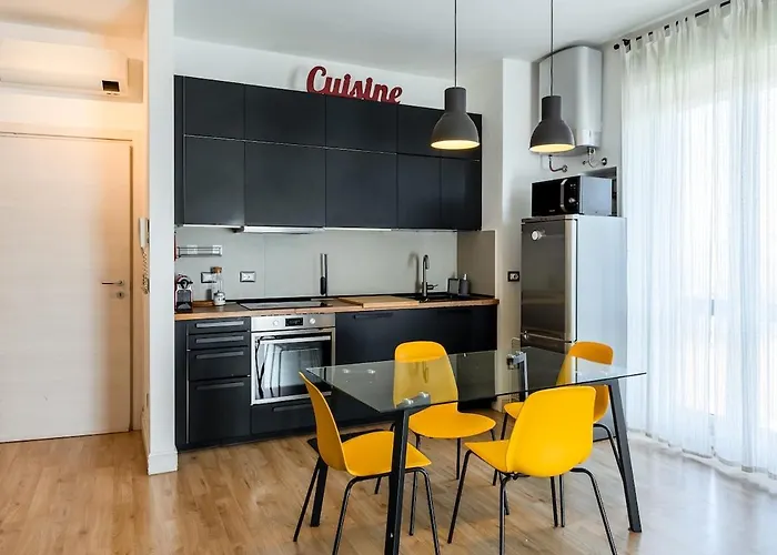 Apartment Large With Private Balcony And Workspace Milan