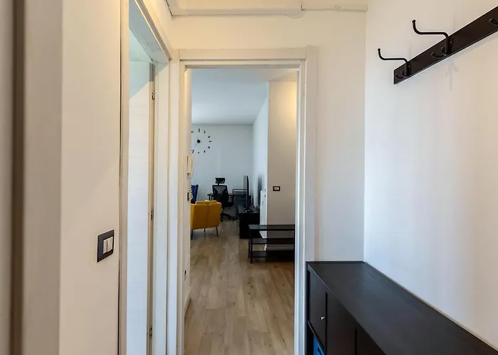 Large With Private Balcony And Workspace