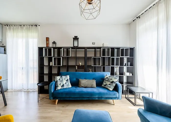 Large With Private Balcony And Workspace * Milan