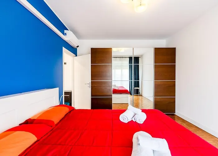 Large With Private Balcony And Workspace Apartment *