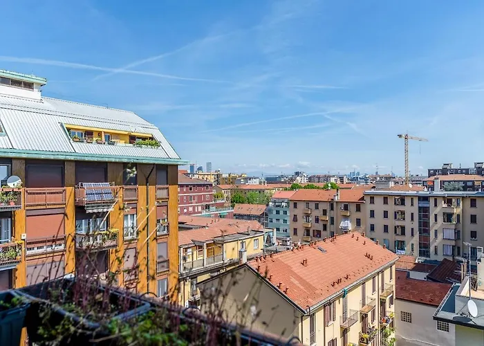 Large With Private Balcony And Workspace * Milan