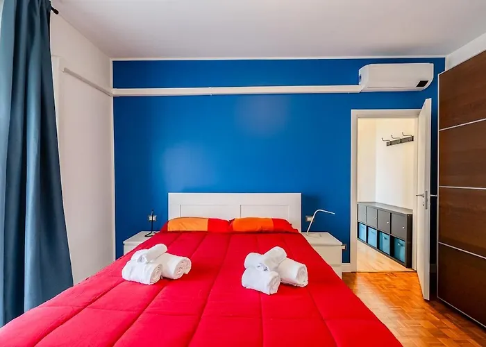 Large With Private Balcony And Workspace
