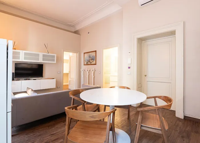 Crocetta Traviata Bilocale I Piano - Mirable Pm Apartman *