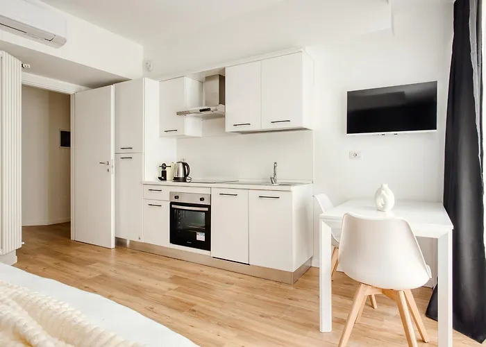 Hostmate - - Imperia's Crystal - Romolo Milan