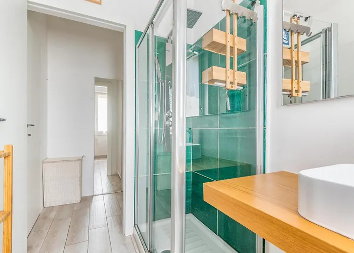 Farini - Lancetti 4 Pax Wi-fi Appartement *