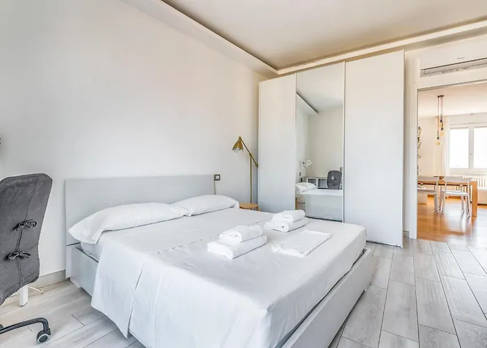 Farini - Lancetti 4 Pax Wi-fi Appartement *