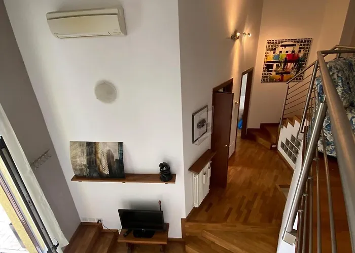 Artist S 80 Mq With Garden And Palm Tree Apartmán