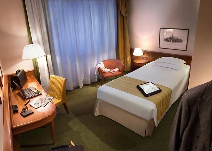 カヴォール ホテル 4*