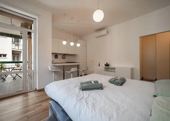 Ray 6 Navigli Apartman *