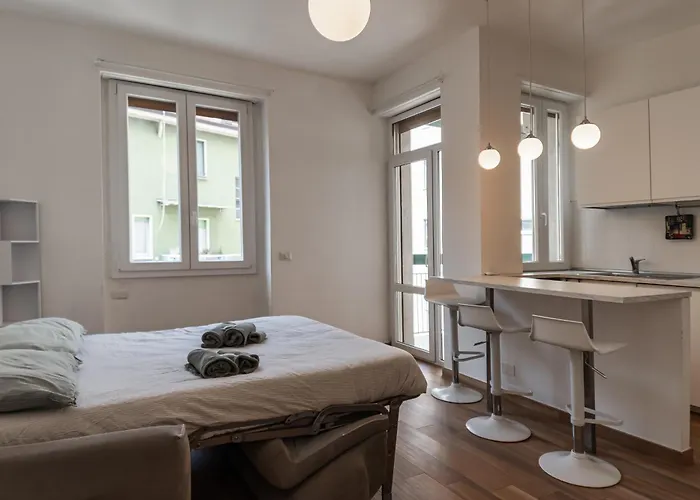 Ray 6 Navigli * Milánó