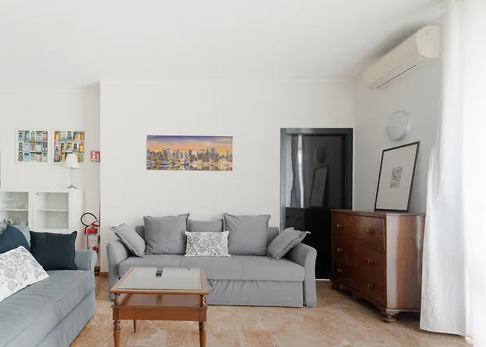 Stazione - Ampio E Luminoso Trilocale D'epoca ミラノ