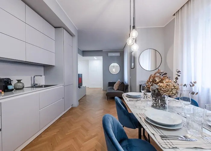 Elegant And Spacious Luxury In Bullona Daire Milano