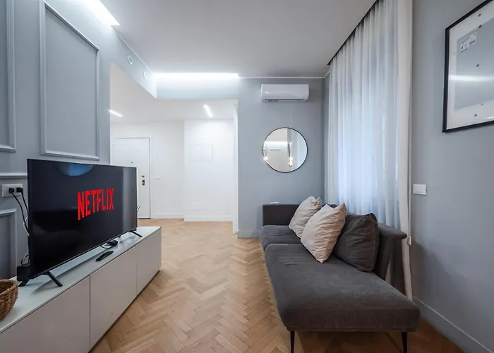 Elegant And Spacious Luxury In Bullona Milano