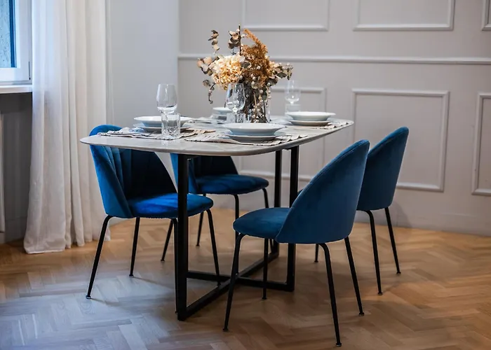 Elegant And Spacious Luxury In Bullona Daire Milano