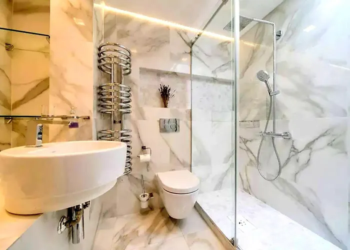 Spazioso Recentemente Ristrutturato Apartmán *