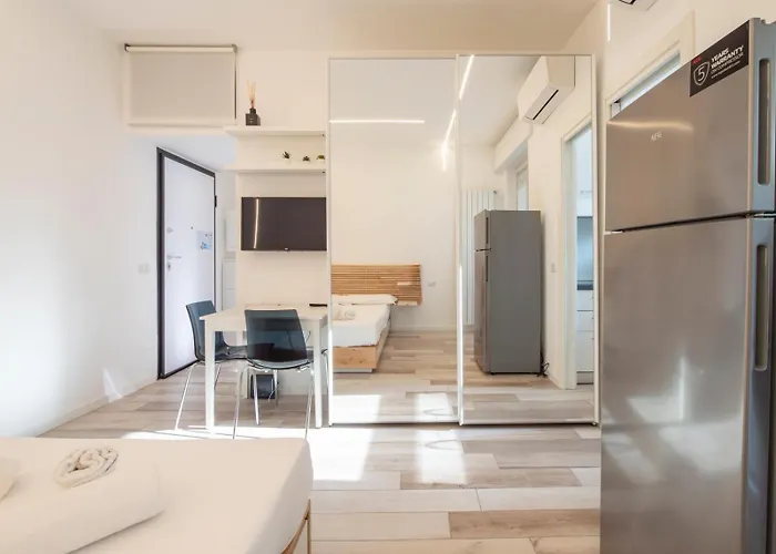 I-host - Cambiasi 8 * Milano