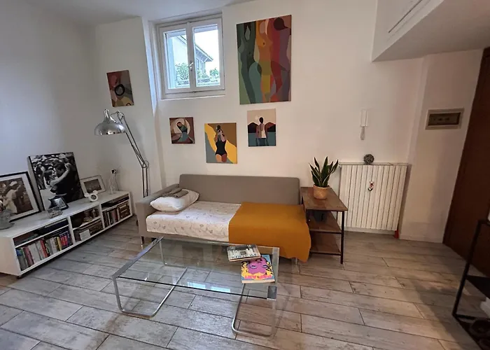 Two Steps From Station Apartament *