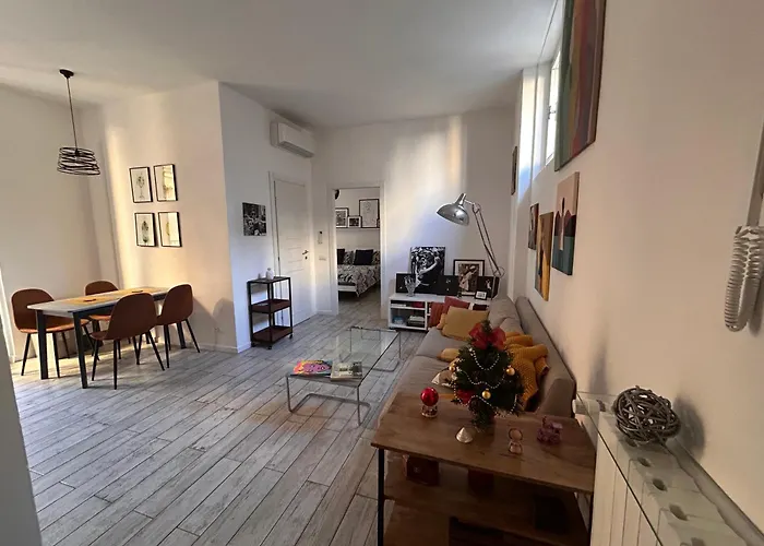 Two Steps From Station Apartament *