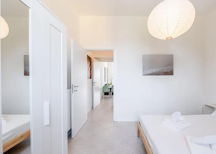 Certosa - Bright & Modern - 2 Steps From Train Station By Innstay شقة