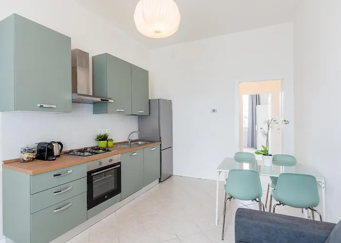 Certosa - Bright & Modern - 2 Steps From Train Station By Innstay شقة