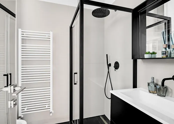 Luxury Penthouse - 5 Min To Duomo شقة