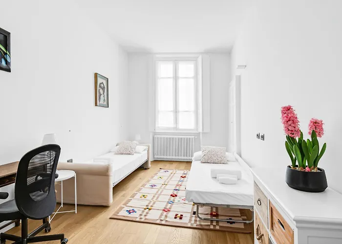 Luxury Penthouse - 5 Min To Duomo شقة