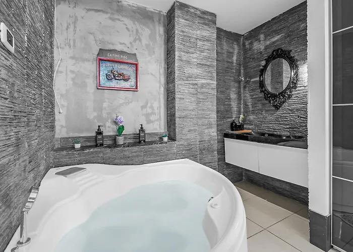 Lägenhet Luxury House Jacuzzi - *