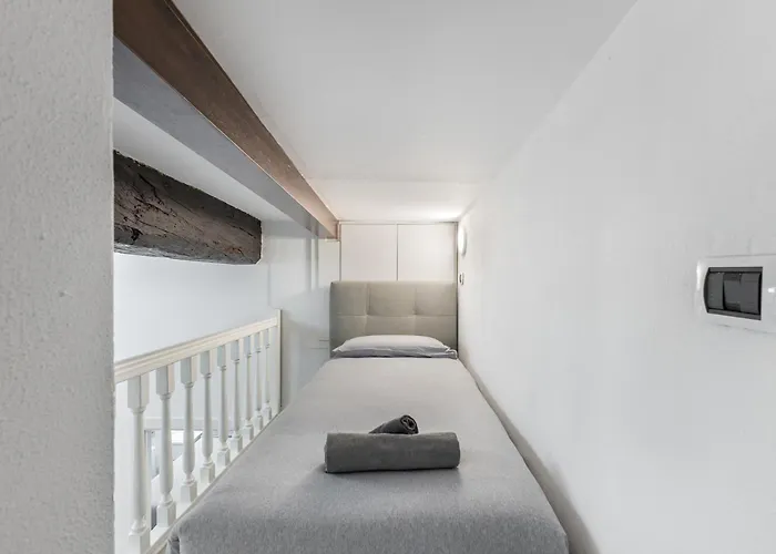 White - Duomo - 6 Posti * 米兰