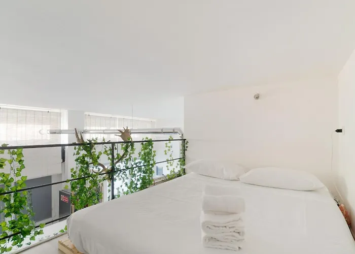 Guesthost - Cozy Loft X4 Near Via Padova Apartment *