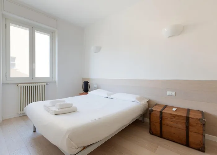 Guesthost - Navigli Modern With Balcony Milán