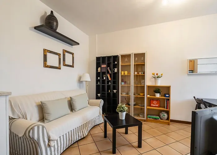 Guesthost - Naviglio Pavese Comfortable With Balcony! * Milán