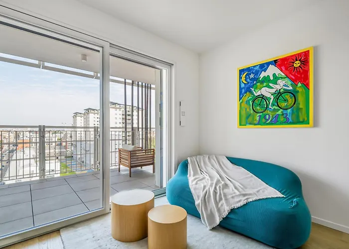 Guesthost - Brand New Renovated Terrace Apartment *