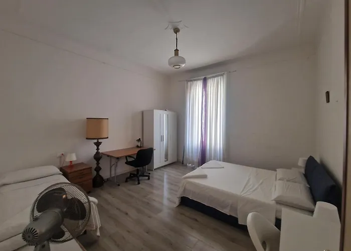 House In The Center-casa Nel Centro Della
