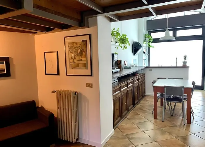 Loft Industriale In Zona Darsena شقة *