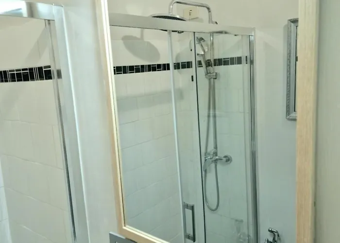 Ampia Stanza Con Bagno Privato E Zona Pranzo 招待所 3*