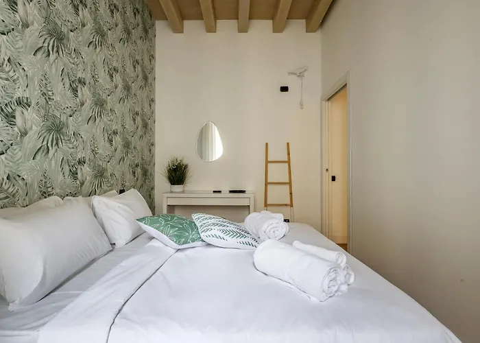 Nuovo In Zona Isola Appartamento