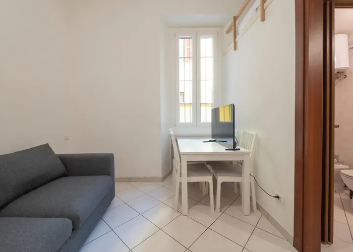 I-host - Transiti 7 Milan