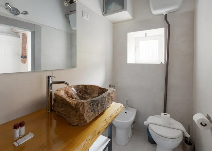 Guesthost - Stylish Industrial Flat Near Navigli Apartman Milánó