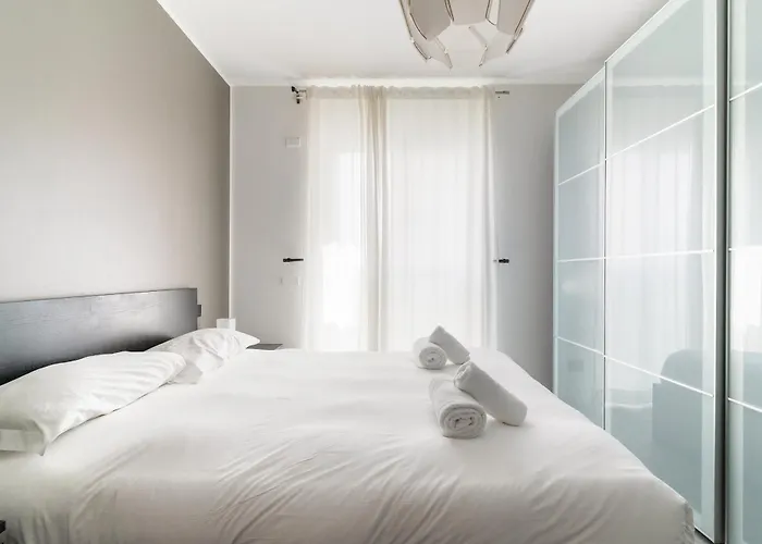 Guesthost - Bonola M1 Balcony Apartment *