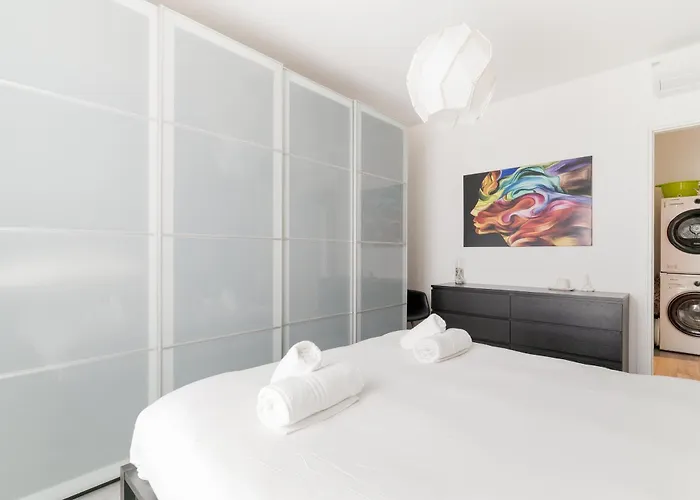 Guesthost - Bonola M1 Balcony Apartment