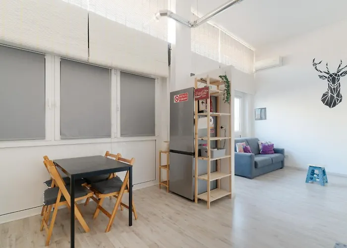 Apartment Guesthost - Cozy Loft X4 Near Via Padova