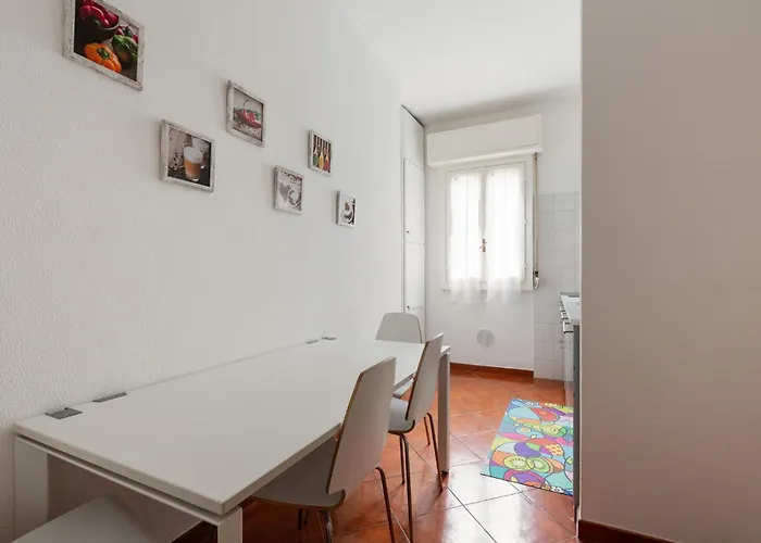 Apartamento Guesthost - Unimi & Politecnico Roomy With Balcony Milão
