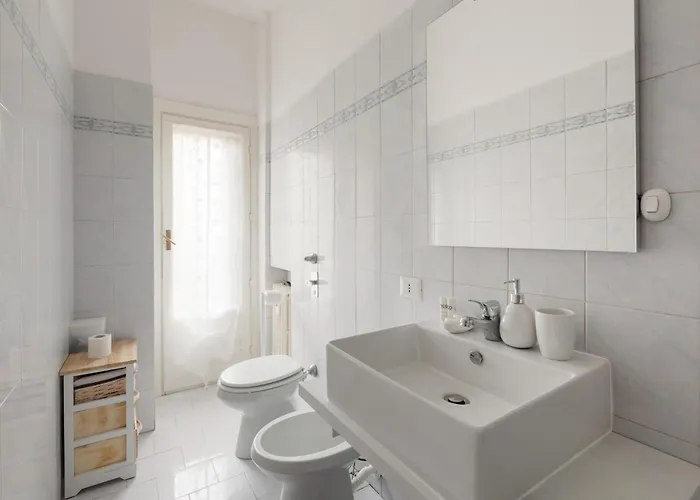 Guesthost - Unimi & Politecnico Roomy With Balcony Apartamento