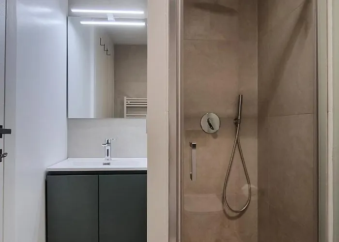 公寓 Vytalea - Trilocale Moderno Con Patio E Doppi Servizi, Vicino M4 - Modern 2-bedroom With Patio & Two Bathrooms, Near Metro M4