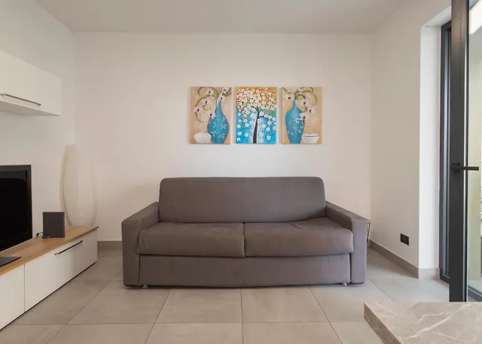 Comfortable Two-room For Rho Fiera
